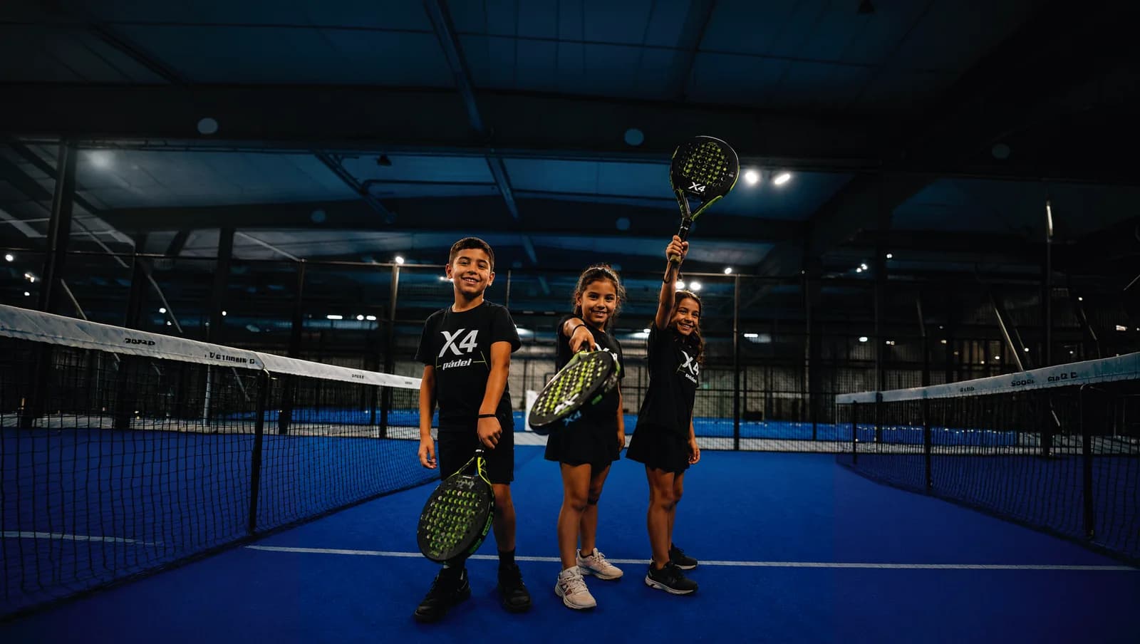 Alumnos de la escuela infantil de X4 Padel